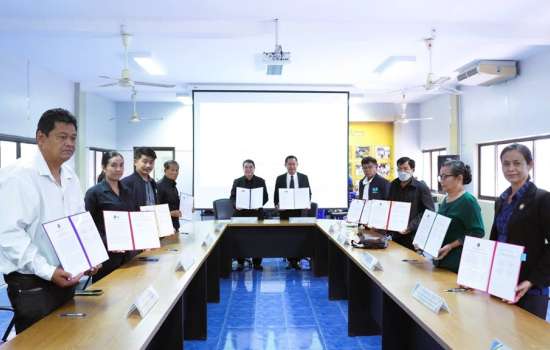 มหาวิทยาลัยราชภัฏหมู่บ้านจอมบึงลงนาม MOU เสริมความเข้มแข็งชุมชน ยกระดับ “ชุมชนสับปะรด ต้นแบบ” จากงานวิจัยสู่การพัฒนาอย่างยั่งยืน 