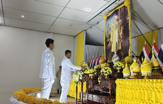 มหาวิทยาลัยราชภัฏหมู่บ้านจอมบึง ร่วมพิธีทำบุญตักบาตร เนื่องในวันพ่อแห่งชาติและวันชาติ 5 ธันวาคม 2568