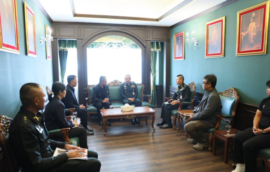 ผู้บริหารมหาวิทยาลัยราชภัฏหมู่บ้านจอมบึง เข้าพบผู้บัญชาการกองพลพัฒนาที่ 1 ประสานความร่วมมือเตรียมจัดงาน “จอมบึงมาราธอน”