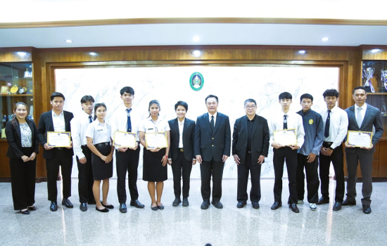 นายกสภามหาวิทยาลัย มอบเกียรติบัตรเชิดชูเกียรติแก่นักศึกษามวยไทย คว้าเหรียญ “อินทนิลเกมส์ 2026”